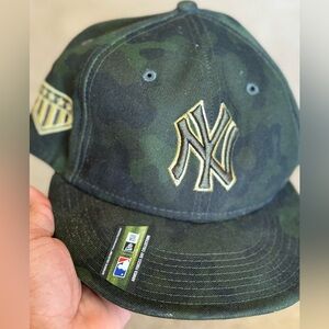NY Army print fitted hat !